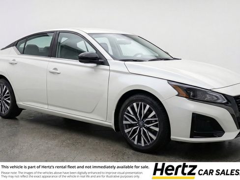Used 2025 Nissan Altima 2.5 SV image 1