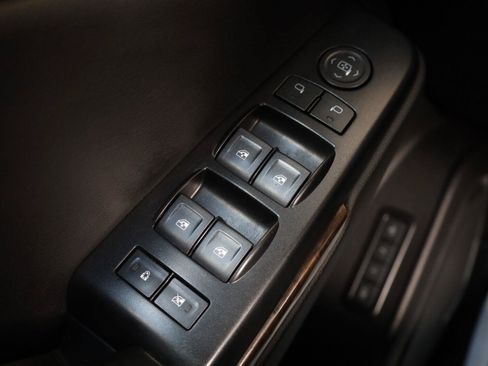 Used 2018 Chevrolet Tahoe LT AWD/4WD image 36