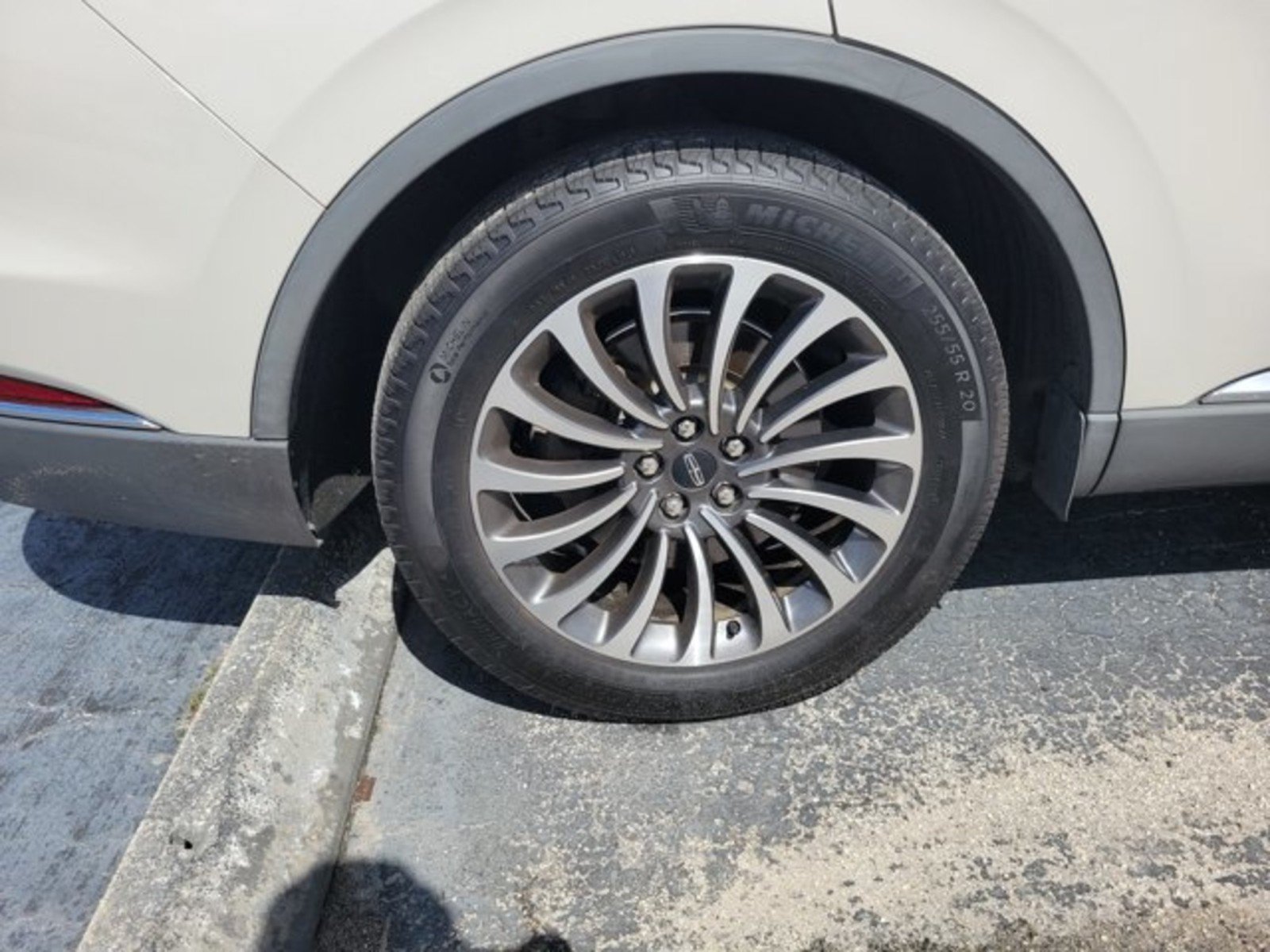 Used 2021 Lincoln Aviator Reserve RWD image 9
