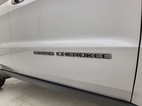 Used 2020 Jeep Grand Cherokee Laredo w/ Quick Order Package 2BN North image 19