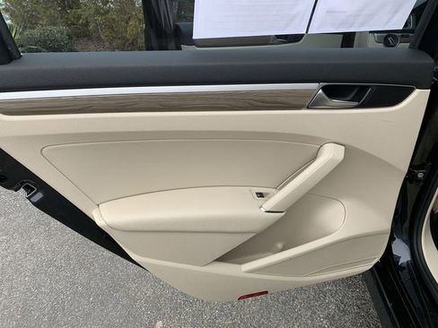Used 2018 Volkswagen Passat 2.0T SE image 15