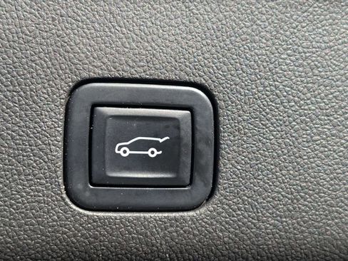 Used 2022 Chevrolet Suburban LT image 13