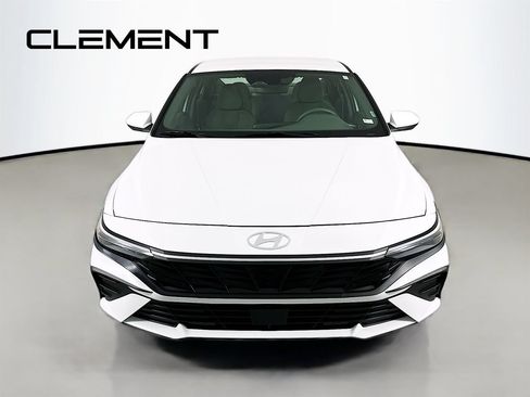 Used 2024 Hyundai Elantra SEL FWD image 3