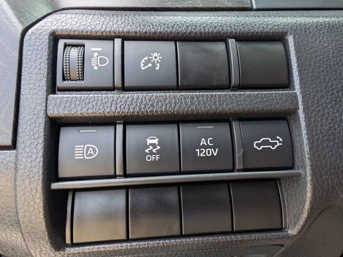 Used 2025 Toyota Tacoma Limited AWD/4WD image 22