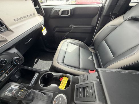 New 2026 Ford Bronco Outer Banks AWD/4WD image 30