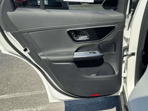 Used 2024 Mercedes-Benz GLC 300 4MATIC image 13