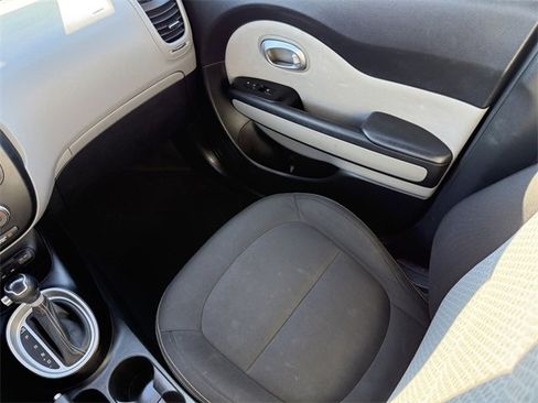 Used 2014 Kia Soul + image 13