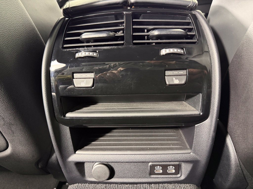 Used 2022 BMW M550i xDrive AWD/4WD image 40