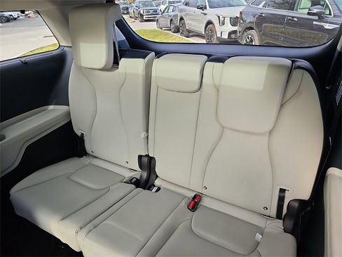 New 2026 Kia Carnival SX image 11