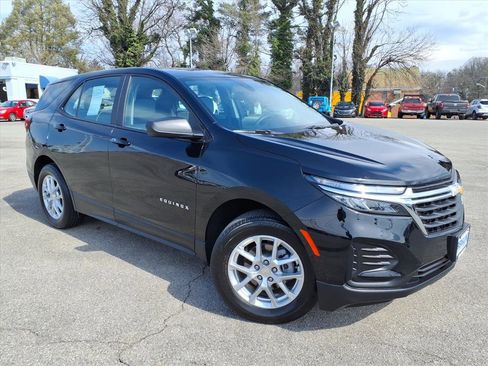 Used 2023 Chevrolet Equinox LS w/ Driver Confidence II Package image 2