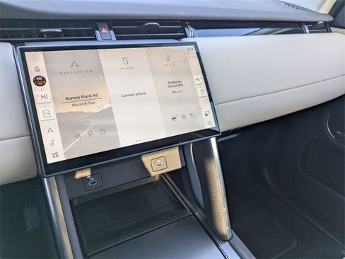 Used 2025 Land Rover Discovery Sport S image 11