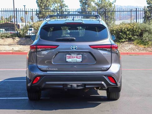 Used 2023 Toyota Highlander XLE AWD/4WD image 6