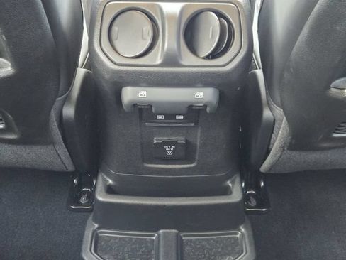 Used 2025 Jeep Wrangler Unlimited Rubicon w/ Convenience Group AWD/4WD image 21