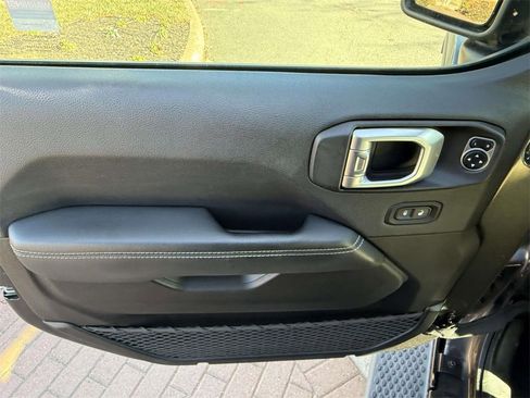 Used 2019 Jeep Wrangler Unlimited Sahara image 8