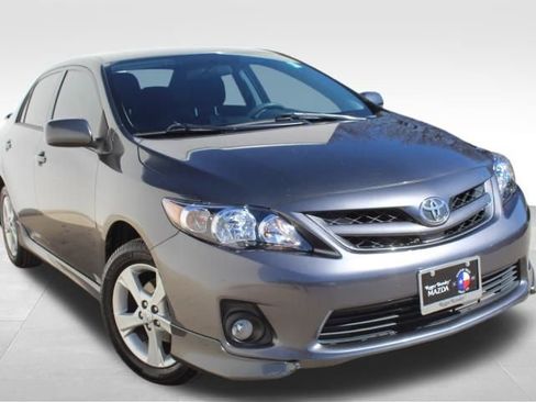 Used 2013 Toyota Corolla S image 3