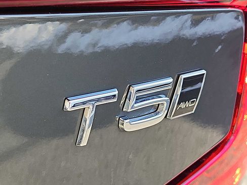 Certified 2021 Volvo S60 T5 Momentum w/ Protection Package Premier image 28