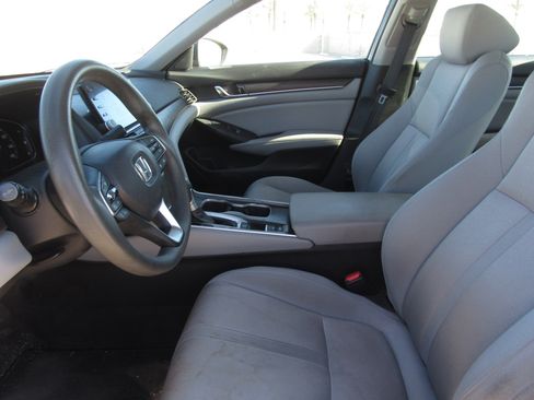 Used 2018 Honda Accord EX image 11