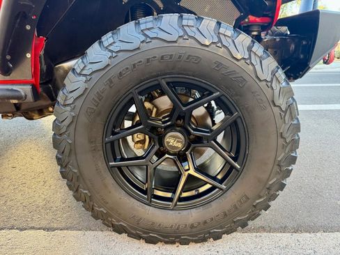 Used 2016 Jeep Wrangler Unlimited Rubicon image 23