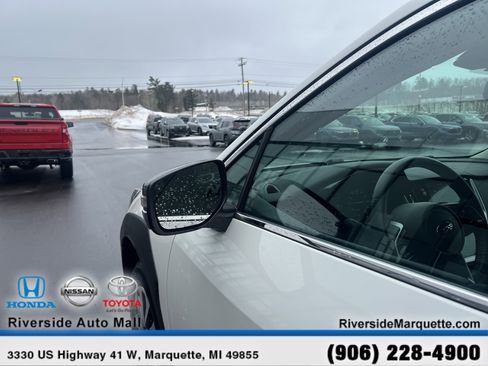 Used 2023 Subaru Outback Premium image 5