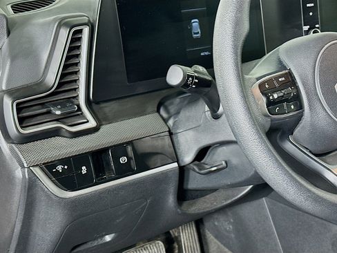 Used 2024 Kia Sportage LX image 16