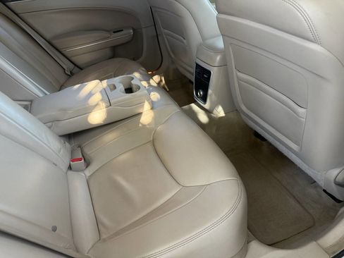 Used 2014 Chrysler 300 image 16