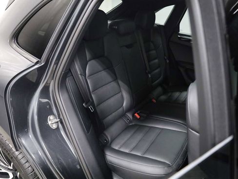 Certified 2026 Porsche Macan image 36