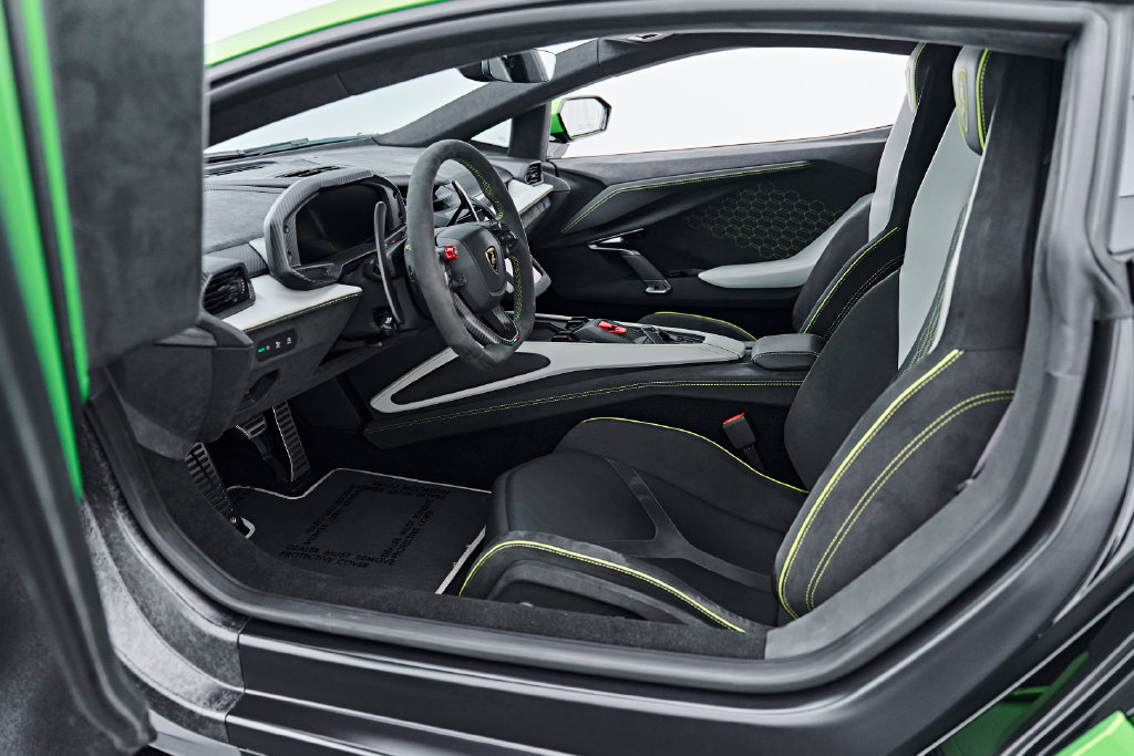 Used 2024 Lamborghini Revuelto AWD/4WD image 41