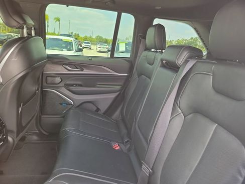 Used 2022 Jeep Grand Cherokee Overland w/ Luxury Tech Group IV image 11