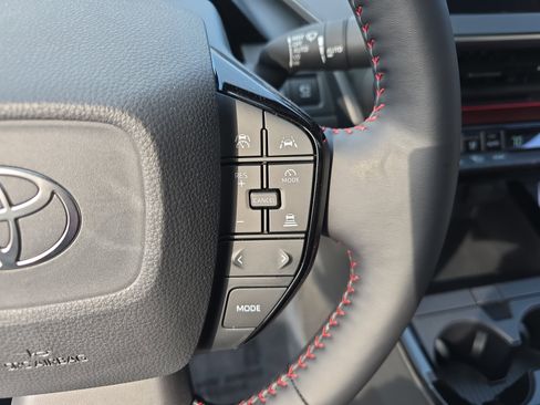 Used 2025 Toyota Prius Plug-In Hybrid image 19