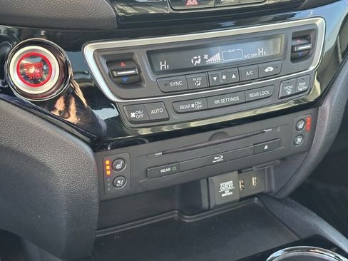 Used 2017 Honda Pilot Elite image 11