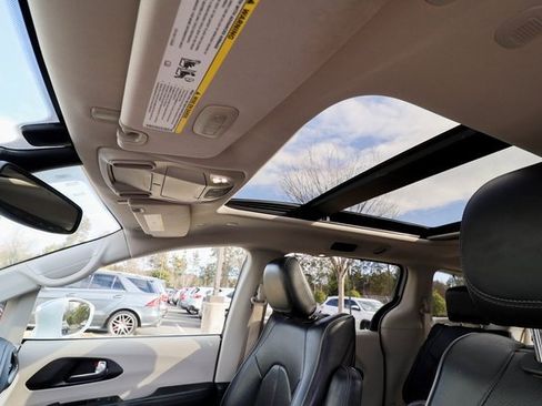 Used 2020 Chrysler Pacifica Limited w/ Tire & Wheel Group image 36