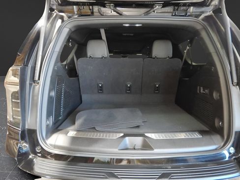 Used 2025 Chevrolet Suburban RST w/ Comfort Package AWD/4WD image 9