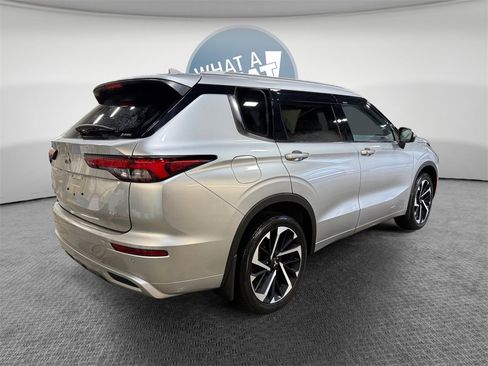 Used 2024 Mitsubishi Outlander SEL image 3