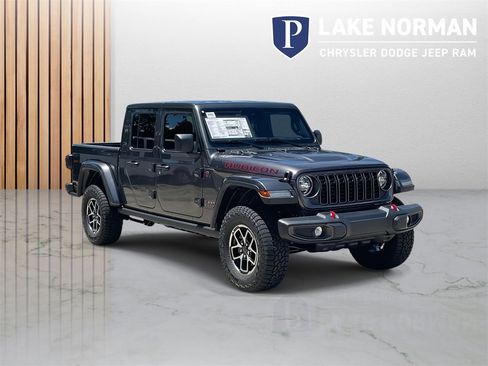 New 2025 Jeep Gladiator Rubicon w/ Convenience Group image 2