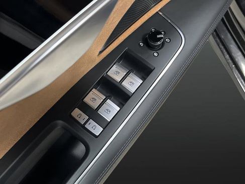 Used 2023 Audi A8 L 3.0T w/ Luxury Package image 29