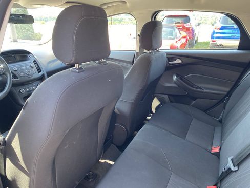 Used 2018 Ford Focus SE w/ Cold Weather Package FWD image 14
