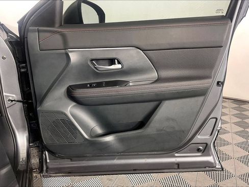 Used 2025 Nissan Kicks SR FWD image 21