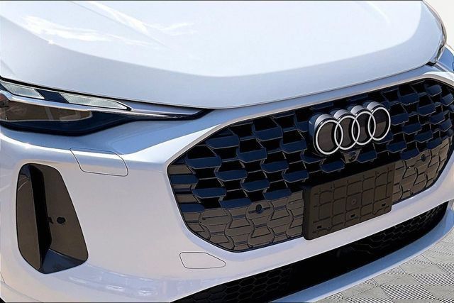 Used 2025 Audi Q5 Premium w/ Convenience Package AWD/4WD image 30