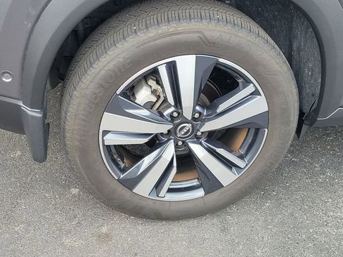 Used 2023 Nissan Rogue SL w/ SL Premium Package FWD image 5