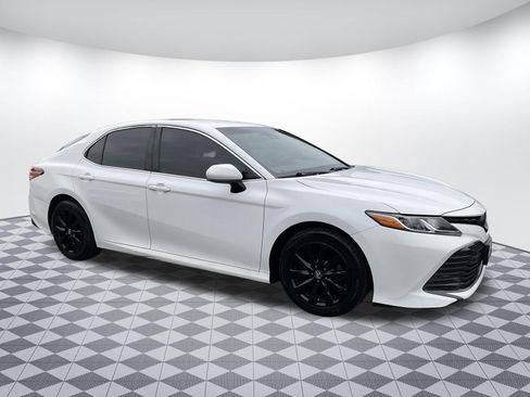Used 2018 Toyota Camry LE FWD image 1