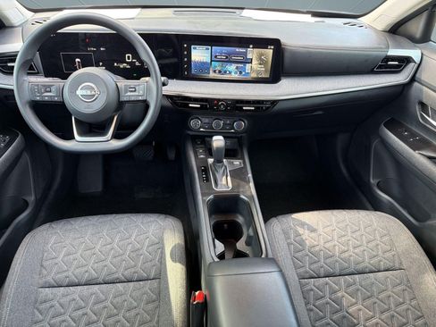 Used 2025 Nissan Kicks SV FWD image 15