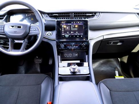 New 2025 Jeep Grand Cherokee L Altitude image 21