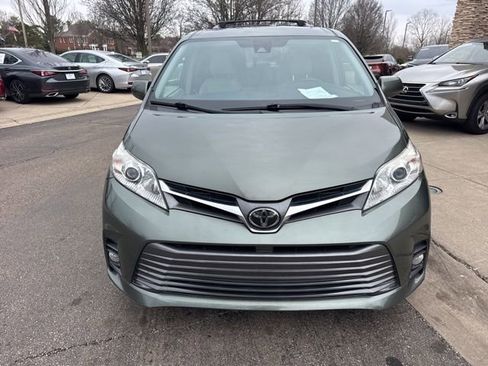 Used 2018 Toyota Sienna XLE w/ XLE Navigation Package image 8