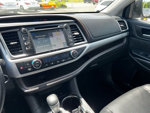 Used 2017 Toyota Highlander XLE image 13