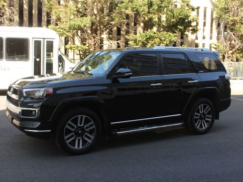 Used 2018 Toyota 4Runner Limited image 11