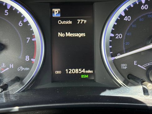 Used 2019 Toyota Highlander XLE AWD/4WD image 17