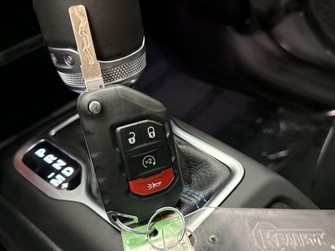 Used 2022 Jeep Wrangler Unlimited Rubicon 4xe AWD/4WD image 25
