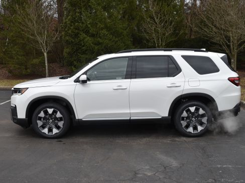 New 2026 Honda Pilot Touring image 4