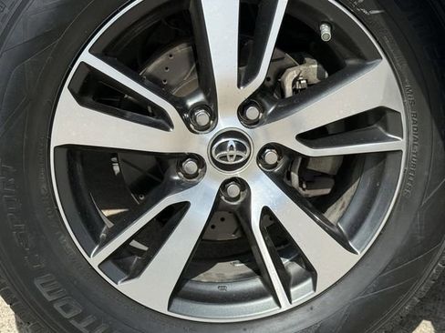 Used 2018 Toyota RAV4 XLE image 12
