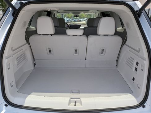 New 2026 Buick Enclave Avenir w/ Super Cruise Package FWD image 17